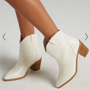 Women’s Billini‎ Nirvana Boots size 8